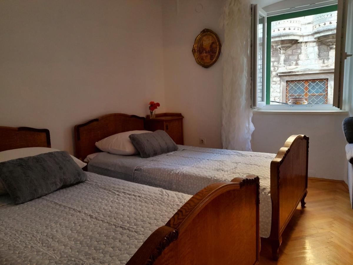 Two Bells Apartment Sibenik Luaran gambar